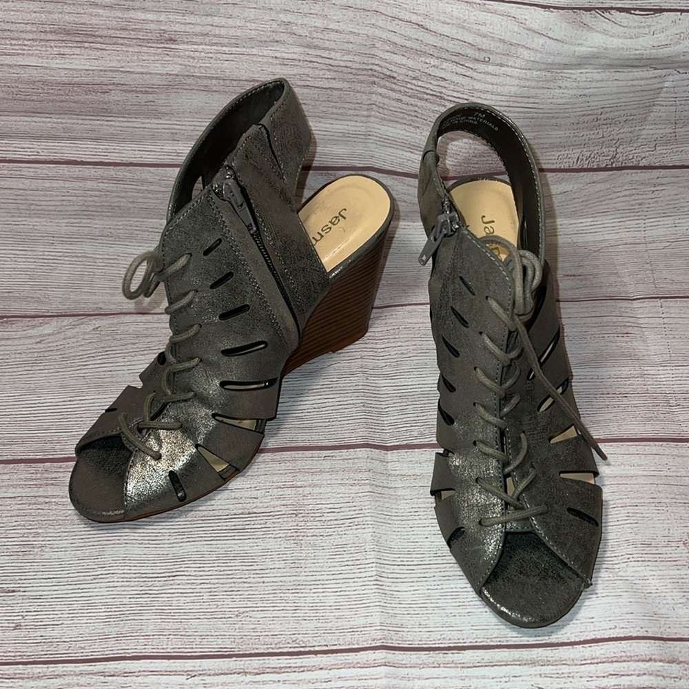 Women's Gray with gold tone Wedge Sandal Sz 7